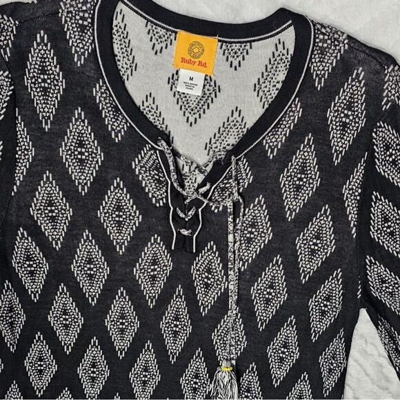 Ruby Rd. Size M Lightweight Knit Tunic Sweater Ikat Print Black and White Ladies - Picture 4 of 9